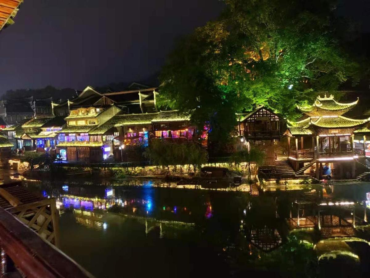 Lqj Riverside Guest House Фенян Екстериор снимка