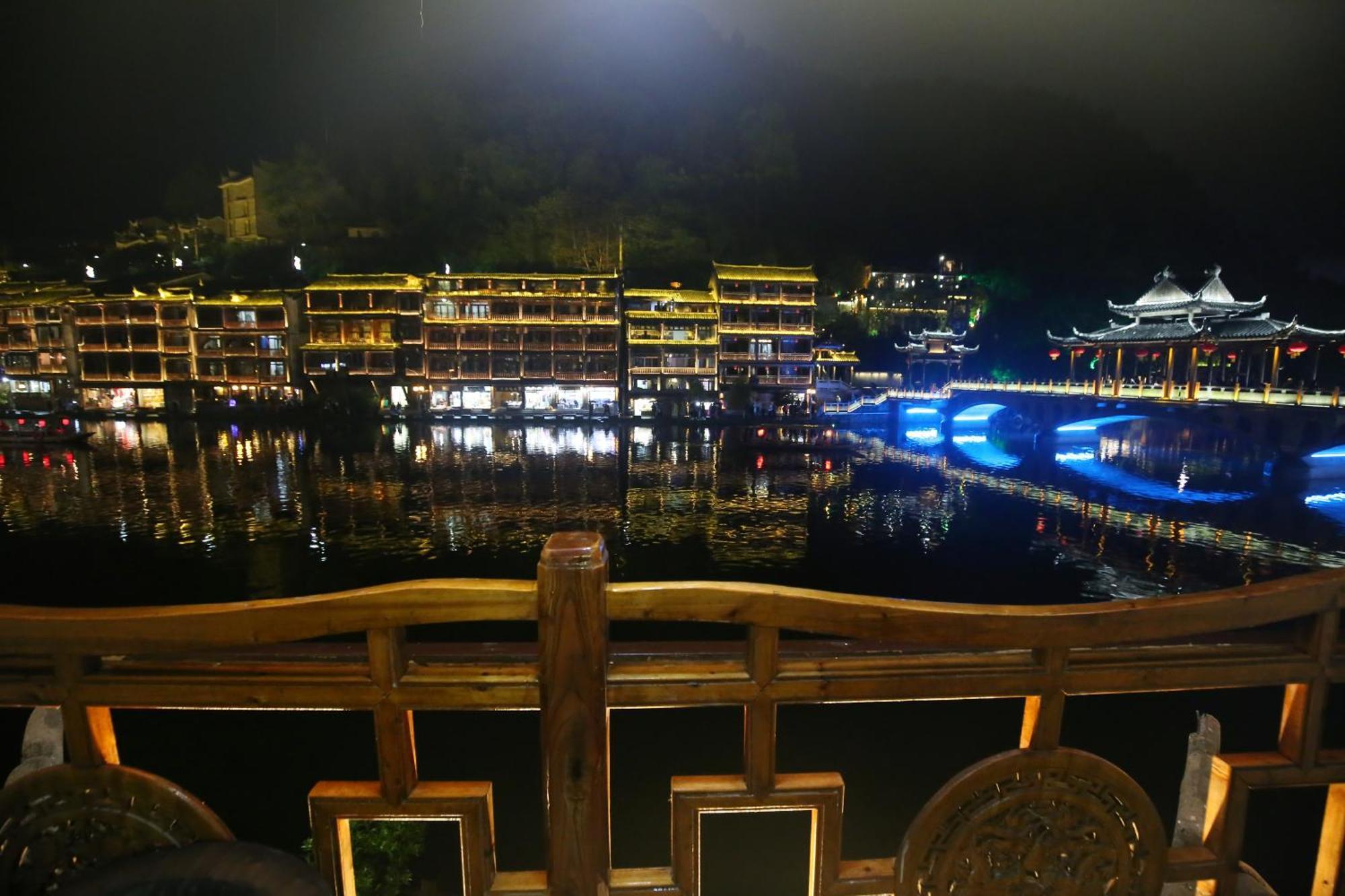 Lqj Riverside Guest House Фенян Екстериор снимка