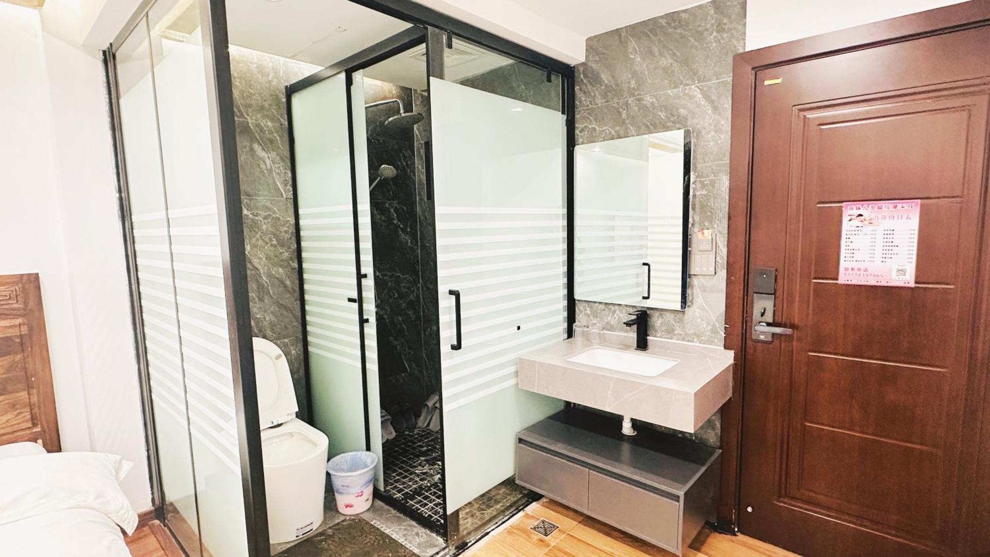 Lqj Riverside Guest House Фенян Екстериор снимка