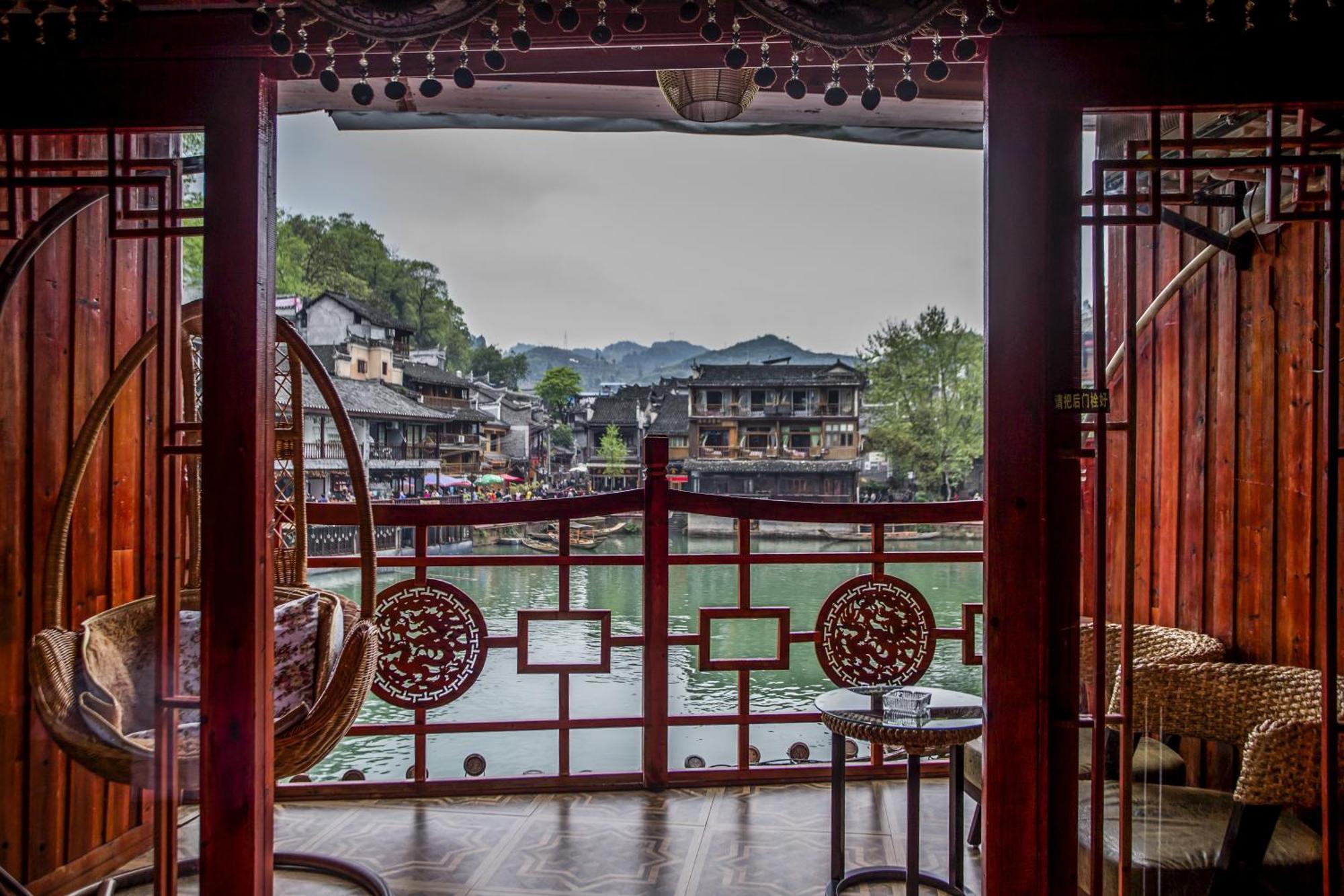 Lqj Riverside Guest House Фенян Екстериор снимка