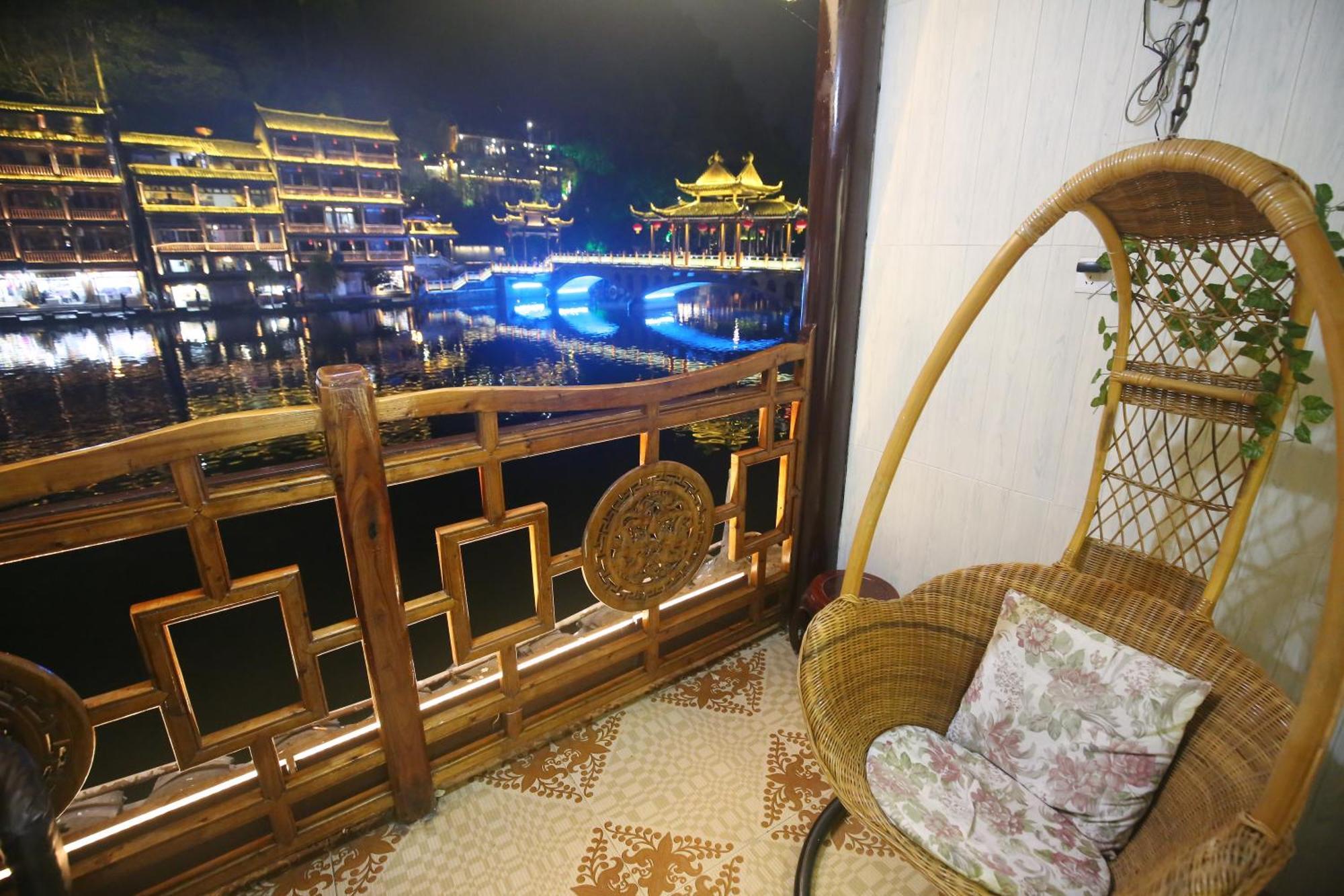 Lqj Riverside Guest House Фенян Екстериор снимка