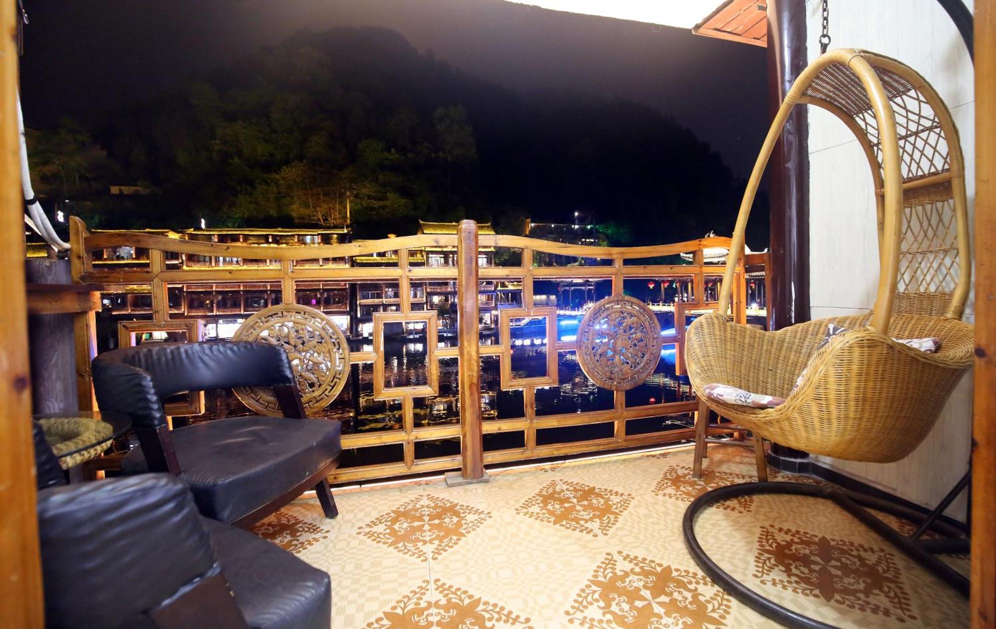 Lqj Riverside Guest House Фенян Екстериор снимка