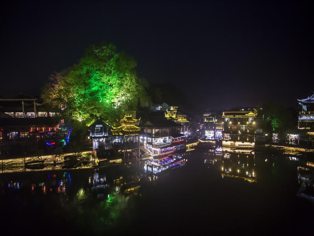 Lqj Riverside Guest House Фенян Екстериор снимка